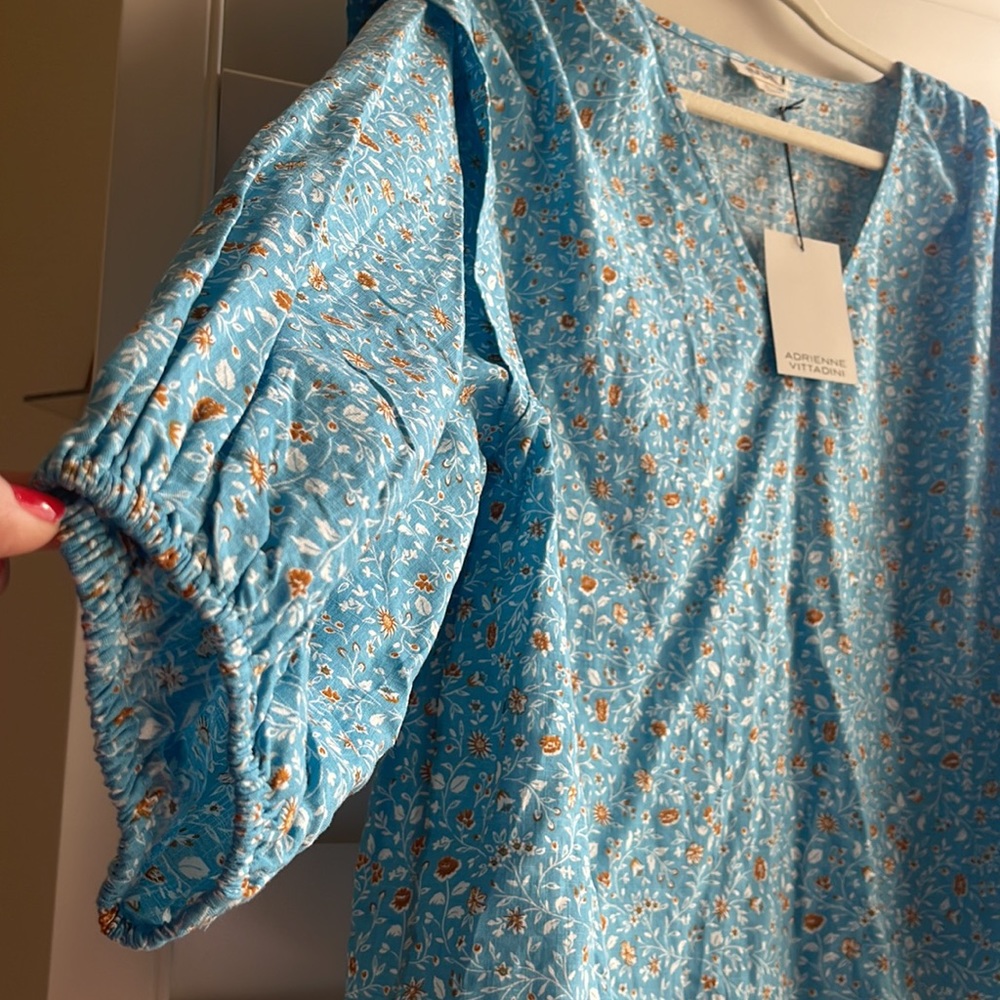 Women blouse size L, lightweight floral patterns - Picture 3 of 9